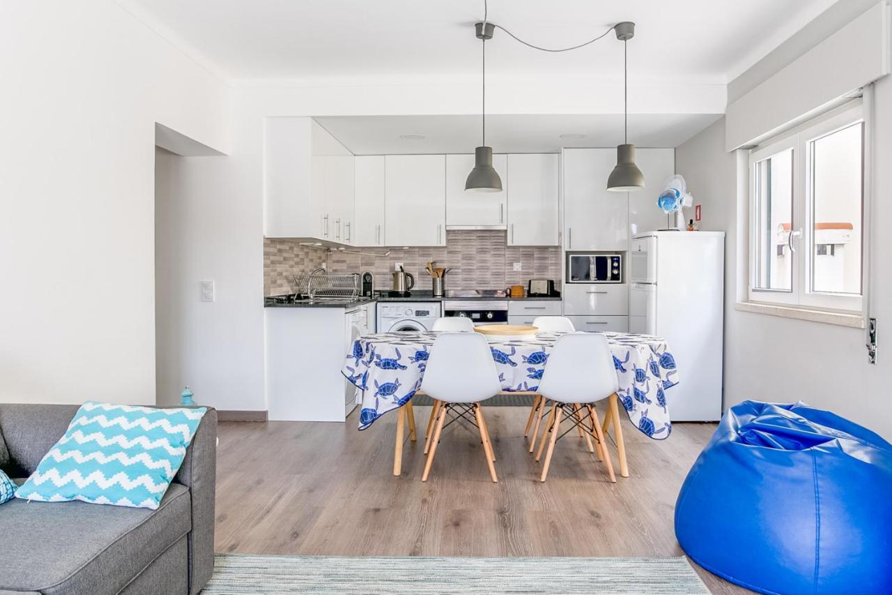 1 Bedroom Beach Apartment With Balcony 2 Min Walk To The Beach! Costa de Caparica Luaran gambar